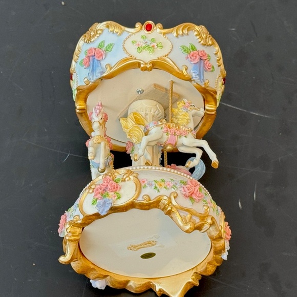 Vintage Wind-Up Musical Merry Go-Round Carousel - Picture 4 of 6